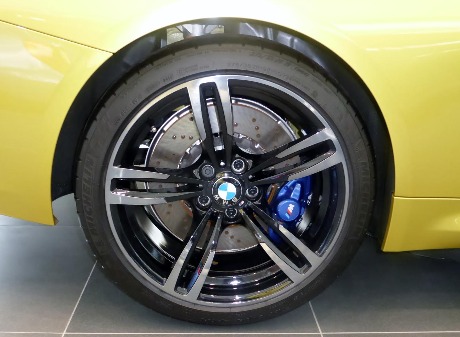 Intérieur voiture allemande - volant et tableau de bord